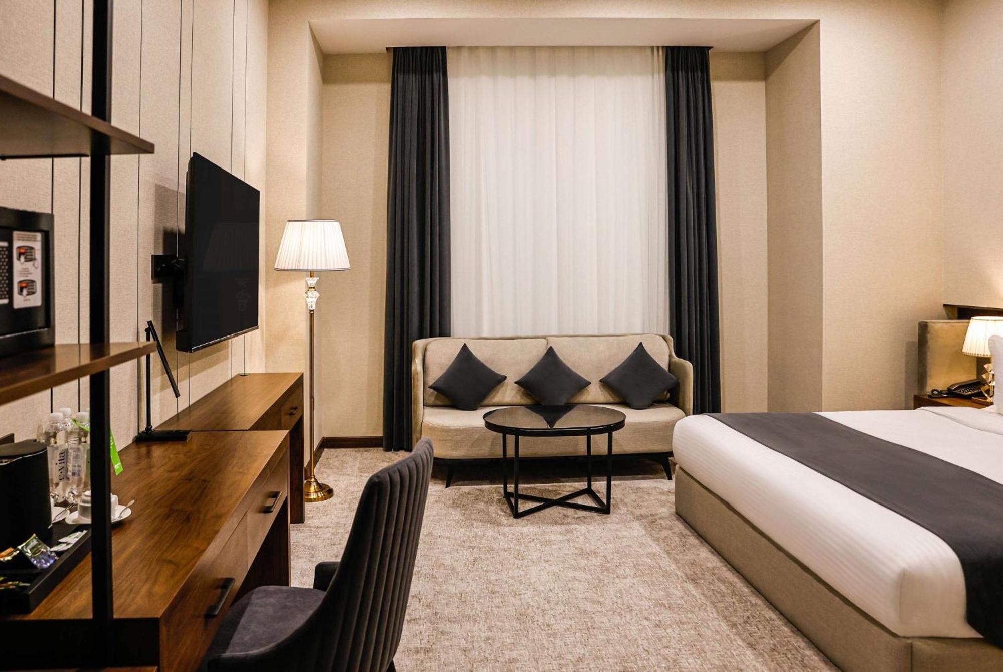 Wyndham Garden Tashkent Hotel Exterior photo